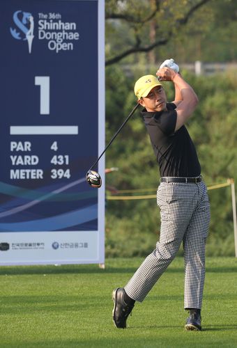 티샷하는 전재한[KPGA 제공. 재판매 및 DB 금지]