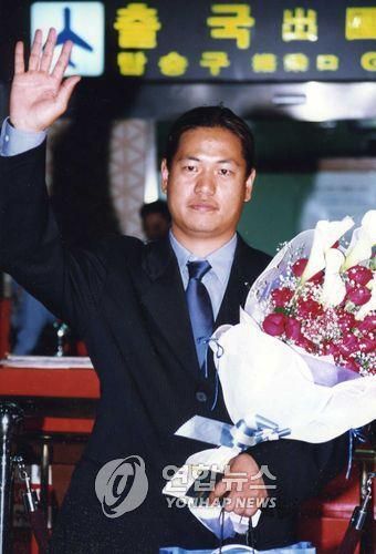 1998년 일본 주니치 드래건스에 입단한 이상훈[연합뉴스 자료사진]