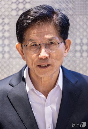 김문수 국민의힘 대선 경선 후보가 29일 오전 서울 여의도 국회 인근 카페에서 뉴스1과 인터뷰를 하고 있다. ⓒ News1 이재명 기자