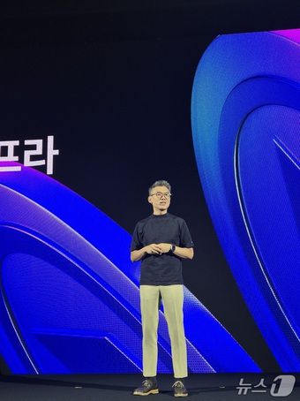 안용운 위메이드 최고기술책임자(CTO)가 18일  서울 중구 앰배서더 서울 풀만 호텔에서 열린 '프로젝트 스테이블 원' 행사에서 발표하고 있다. 2025.9.18.뉴스1/