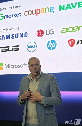 그렉 언스트 인텔 세일즈마케팅 총괄이 서울 강남역 오퍼스 407 빌딩에서 열린 인텔 익스피리언스 팝업 스토어-서울 론칭 기자간담회서 발언하고 있다. 2025.10.28 뉴스1 ⓒNews1 김민석 기자
