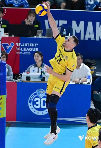 공격하는 KB손해보험의 비예나[한국배구연맹 제공. 재판매.DB 금지]