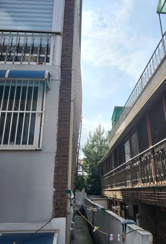 부풀어 오른 외벽[촬영 최종호]