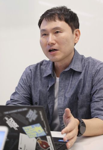 인터뷰하는 이영곤 토스증권 리서치센터장(서울=연합뉴스) 이재희 기자 = 이영곤 토스증권 리서치센터장이 지난 21일 서울 강남구 토스증권에서 연합뉴스와 인터뷰를 하고 있다. 2024.10.22 2024.10.23