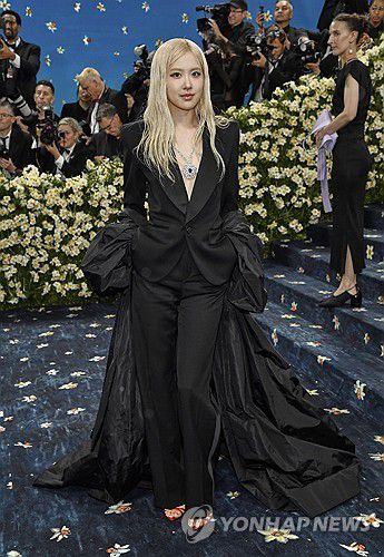 5일 뉴욕 메트 갈라 참석한 로제[뉴욕 AP=연합뉴스. 재판매 및 DB 금지]