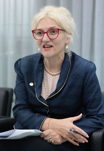 인터뷰하는 에틀레바 카딜리 유니세프 동남아프리카지역 대표  (서울=연합뉴스) 김인철 기자 = 에틀레바 카딜리 유니세프 동남아프리카지역 대표가 26일 서울 마포구 유니세프한국위원회에서 연합뉴스와 인터뷰를 하고 있다. 2025.8.27      yatoya@yna.co.kr