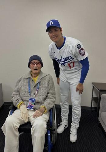 오타니가 SNS에 올린 나가시마 감독과의 사진[오타니 쇼헤이 SNS 캡처. 재판매 및 DB 금지]