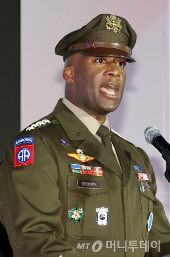 제이비어 브런슨 주한미군사령관 겸 유엔군사령관이 27일 오전 경기도 고양시 일산킨텍스에서 열린 ' 2025년 유엔군 참전의 날 기념식'에서 인사말을 하고 있다. / 사진=뉴스1