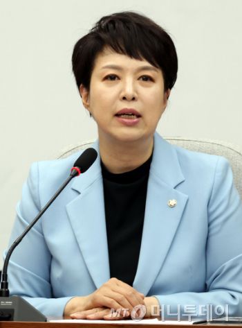 [서울=뉴시스] 조성봉 기자= 김은혜 국민의힘 원내정책수석부대표가 20일 오전 서울 여의도 국회에서 열린 원내대책회의에서 발언을 하고 있다. 2025.06.20. suncho21@newsis.com /사진=조성봉