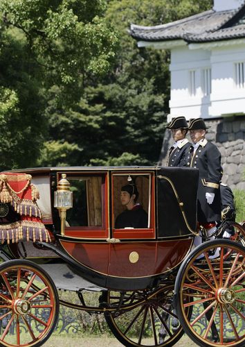 日 '왕위 서열 2위' 성년식…왕실서 40년 만에 행사   (교도=연합뉴스) 일본 왕실이 6일 도쿄의 고쿄(皇居·황거)에서 남성 왕족이 성인이 되면 치르는 행사인 성년식을 40년만에 열었다. 성년식 주인공은 나루히토 일왕의 동생인 후미히토 왕세제의 아들이자 '왕위 서열 2위'인 히사히토 왕자다. 2025.9.6. evan@yna.co.kr