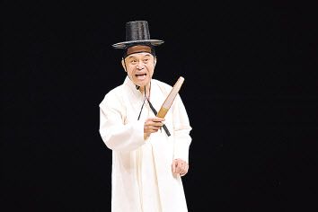 판소리 ‘마당을 나온 암탉’의 연출을 맡은 소리꾼 지기학. [한국문화예술위원회 제공]