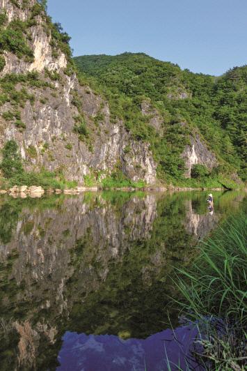 강원도 평창의 매화마을. ‘매화’는 꽃이 아니라 ‘매 때문에 입은 화’를 의미한다. 임진왜란 당시의 비극이 서린 곳이다. 사진|백홍기 작가·마음의숲 제공