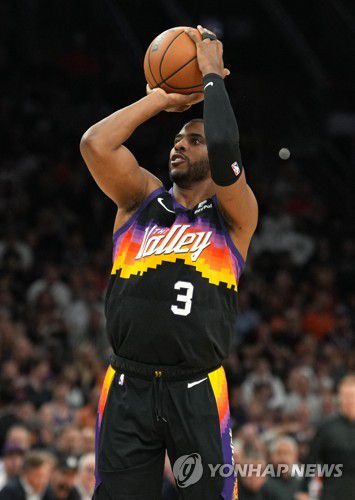 슛을 던지는 피닉스 선스의 크리스 폴[USA TODAY Sports=연합뉴스]