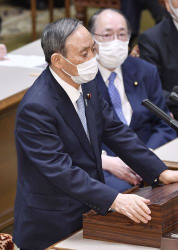 (도쿄 교도=연합뉴스) 스가 요시히데(菅義偉) 총리가 9일 오후 일본 국회에서 열린 당수토론에서 에다노 유키오(枝野幸男) 입헌민주당 대표의 질문에 답하고 있다.