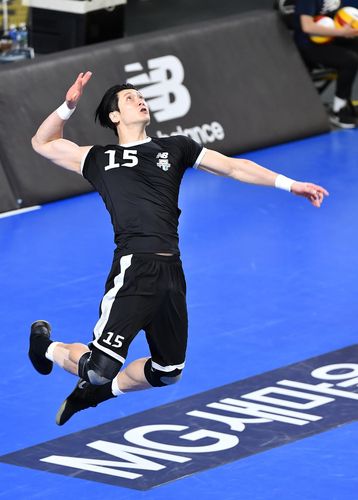 현대캐피탈 문성민의 스파이크 서브[한국배구연맹 제공. 재판매 및 DB 금지]