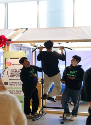 핏트레이스가 중앙대학교에서 체험부스를 운영하는 모습./사진제공=핏트레이스
