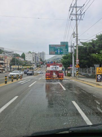 도로 살수작업.[사진=동해시] 2025.07.09 onemoregive@newspim.com