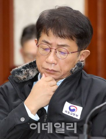 박상우 국토교통부 장관이 지난 5일 오전 서울 종로구 정부서울청사에서 열린 경제관계장관회의에서 생각에 잠겨 있다. (사진= 이데일리 방인권 기자)