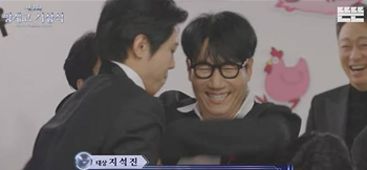 공중파보다 낫네... 공정성·<br>재미 다 잡은 '핑계고' 시상식