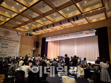 에트노바테라퓨틱스는 지난 2일부터 4일까지 제주에서 열린 ‘인터비즈 바이오 파트너링&투자포럼 2025’에서 진행성 간세포암 치료제 ‘ETN101’ 관련 포스터 발표와 기술사업화 미팅을 진행했다고 4일 밝혔다. (사진=에트노바테라퓨틱스)