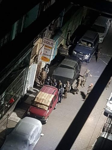 전날 밤 양곤 시내에서 포착된 군경의 모습.[트위터 캡처. 재판매 및 DB 금지]