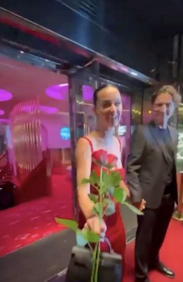 25일 미국 팝스타 케이티 페리와 쥐스탱 트뤼도 전 캐나다 총리가 프랑스 파리의 한 공연장에서 손을 잡고 나가는 모습이 포착됐다. TMZ 엑스 갈무리