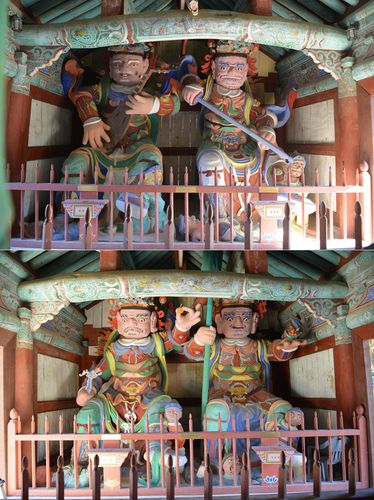 공주 마곡사 소조사천왕상상단은 북방다문천왕과 동방지국천왕, 하단은 남방증장천왕, 서방광목천왕 [문화재청 제공. 재판매 및 DB 금지]