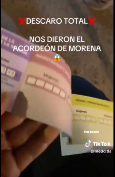 아코디언처럼 긴 형태의 멕시코 판사 선출 투표 용지. 엑스 캡처