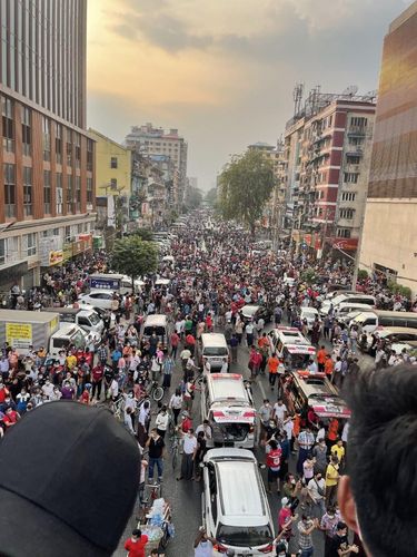 양곤 시내 도로를 가득 메운 쿠데타 항의 거리 시위대. 2021.2.7[트위터 캡처. 재판매 및 DB 금지]