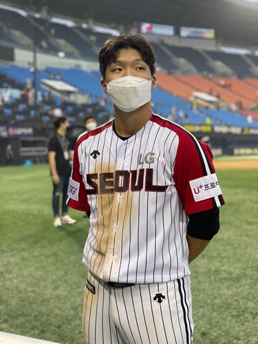 경기 후 인터뷰하는 문보경[촬영 장현구]