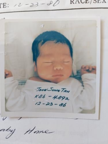 프랑스 입양 당시 갓난아기 시절의 장성탄 씨 모습[아내 제공]