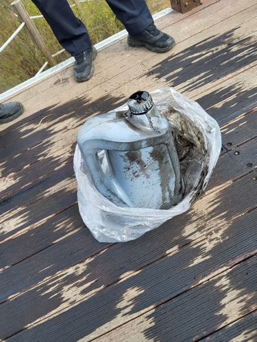 발견된 기름통[경기소방본부 제공. 재판매 및 DB 금지]