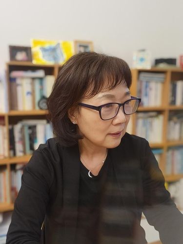 연합뉴스와 인터뷰 중인 권희정 미혼모아카이빙과권익연구소장[윤근영 기자 촬영]