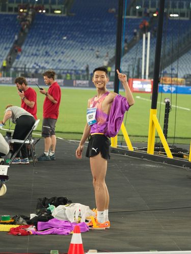 우상혁, 로마 다이아몬드리그 우승(서울=연합뉴스) 우상혁이 7일(한국시간) 이탈리아 로마에서 열린 2025 세계육상연맹 로마 다이아몬드리그에서 우승을 확정한 뒤 기뻐하고 있다. [용인시청 육상팀 제공. 재판매 및 DB금지]