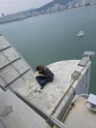 부산 광안대교서 고공농성을 벌이는 형제복지원 피해자 최승우씨[덕성원피해자생존자협의회 제공]