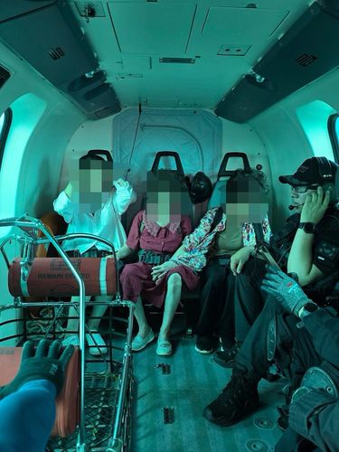 헬기로 구조[경기북부경찰청 제공, 재판매 및 DB금지]