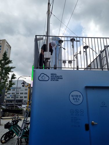 서울시 도산대로에 설치된 미세먼지 측정기 [ETRI 제공. 재판매 및 DB 금지]