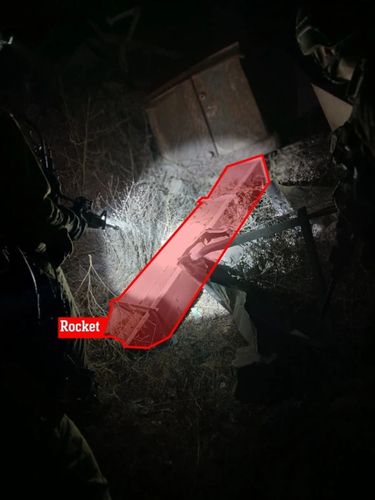 이스라엘군이 최근 셰자이야에서 발견했다는 로켓(셰자이야[가자지구]=연합뉴스) 5일(현지시간) 이스라엘군은 최근 셰자이야 부근에서 발견했다는 로켓 사진을 공개했다. 2025.11.6 photo@yna.co.kr