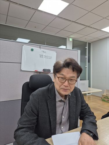 연합뉴스와 [삶] 인터뷰 중인 김경록 고문[윤근영 기자 촬영]