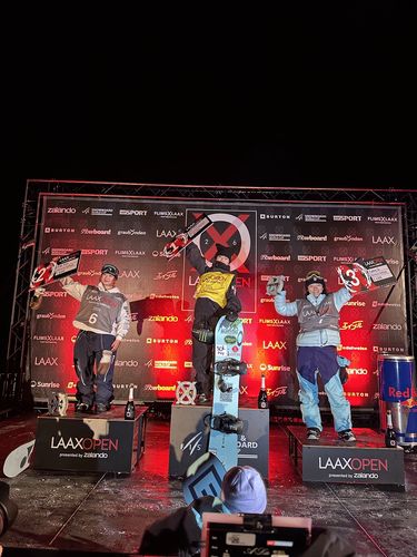 시상식에서 기뻐하는 최가온(가운데)[올댓스포츠 제공. 재판매 및 DB 금지]