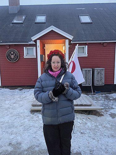 미국 영사관 앞에서 1인 시위에 나선 그린란드 주민(누크=연합뉴스) 현윤경 특파원 = 24일 그린란드 주민 아비아크 브란트 씨가 누크 주재 미국 영사관 앞에서 항의시위를 하고 있다 2026.1.25 ykhyun14@yna.co.kr