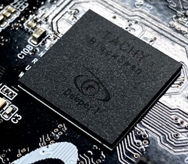 자체 소형 엣지 NPU SoC 'black swan'. [사진=디퍼아이]