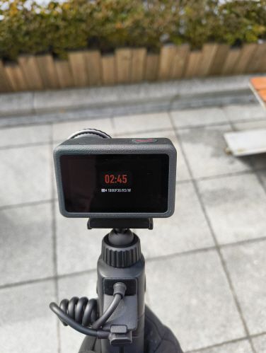 오즈모 액션 6가 영상 녹화가 1분이 지난 뒤 모니터가 꺼지고 녹화 시간을 실시간으로 보여주는 화면으로 전환된 모습 /사진 = 정아름 기자