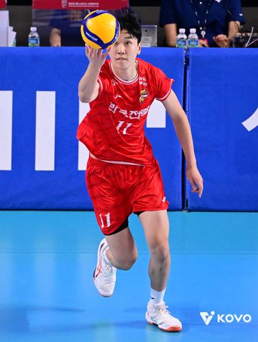 서브 준비하는 한국전력의 방강호[한국배구연맹 제공. 재판매 및 DB 금지]