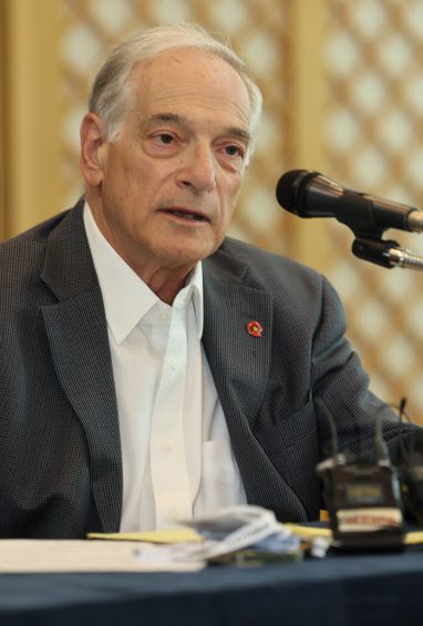 30일 오후 서귀포시 제주국제컨벤션센터에서 열린 제주포럼에서 로버트 갈루치 전 미 국무부 차관보가 인터뷰를 하고 있다.(사진=연합뉴스)