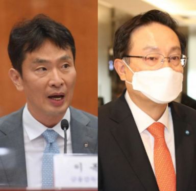 이복현 금융감독원장(왼쪽)과 손태승 우리금융지주 회장