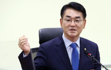 박용진 더불어민주당 당 대표 후보가 11일 국회 의원회관에서 기자간담회를 갖고 있다./윤동주 기자 doso7@