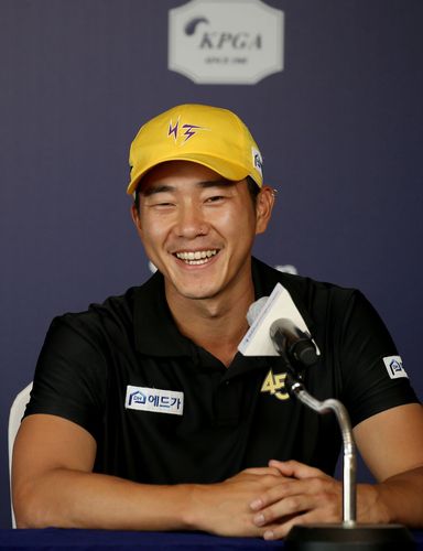 인터뷰하는 전재한[KPGA 제공. 재판매 및 DB 금지]