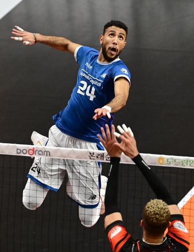 연패 탈출에 앞장선 아흐메드[한국배구연맹 제공. 재판매 및 DB 금지]