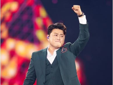 지난 7일 오후 서울 송파구 올림픽공원 체조경기장에서 열린 ‘내일은 미스터트롯’ 서울 콘서트에서 김호중이 무대를 펼치고 있다. 쇼플레이 제공.